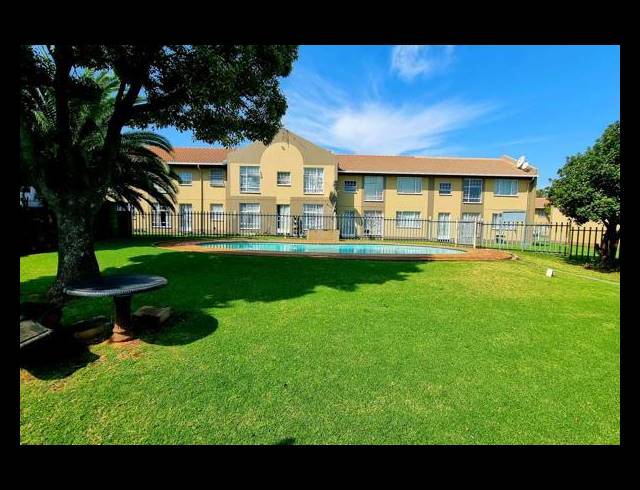 2 BEDROOM TOWNHOUSE FOR SALE IN VERWOERDPARK